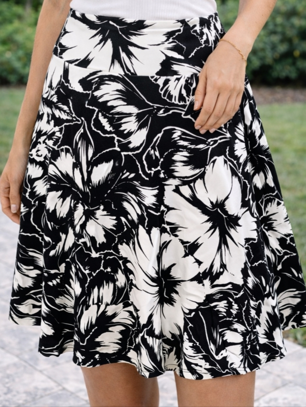 Black White Floral A-Line Skirt Pull On Stretch Waist Knee Length